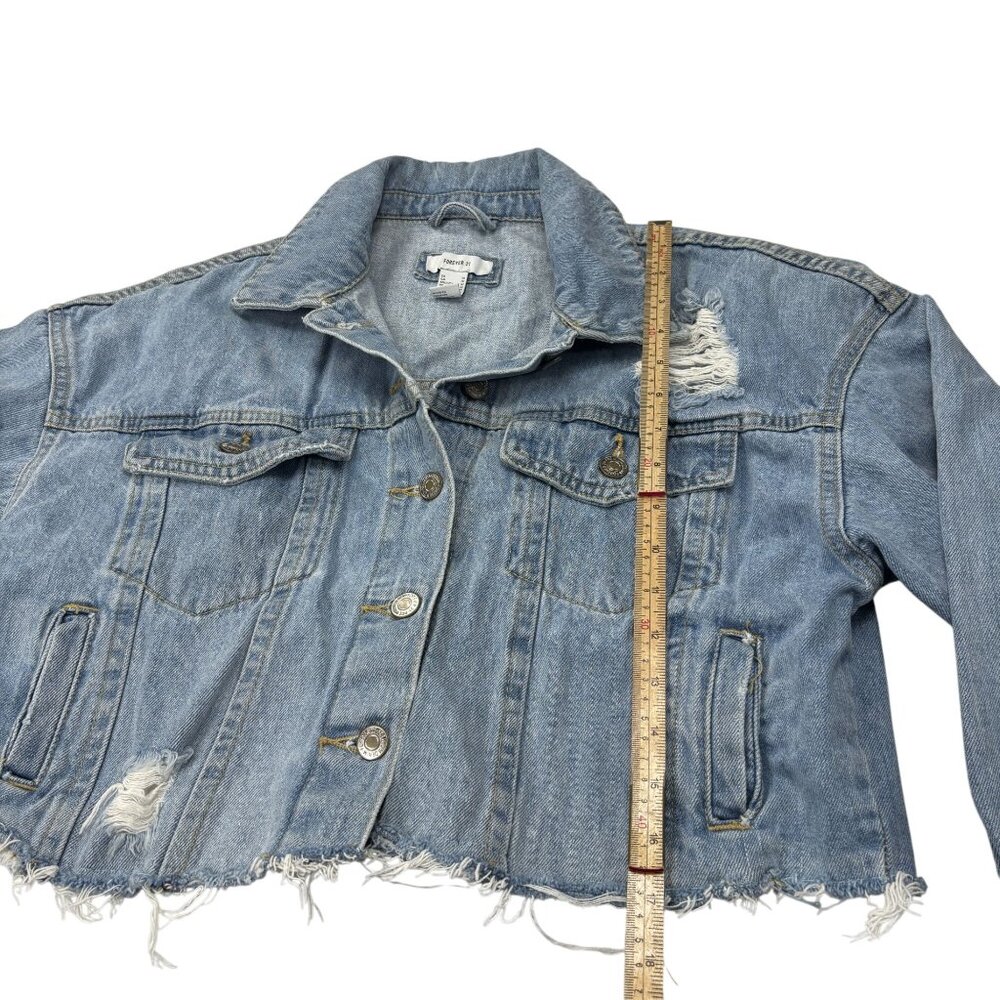 Forever 21 Distressed Cropped Denim Jacket Medium Light Wash Frayed Hem Womens - Picture 5 of 10